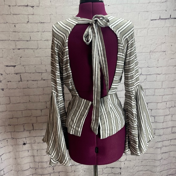 Karlie striped bell sleeve peplum blouse backless size medium - Picture 4 of 8